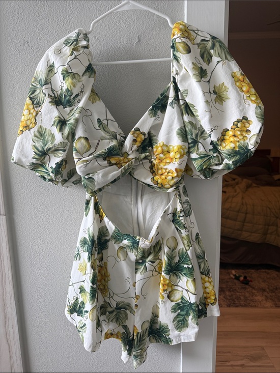 Pants - Women’s White Floral Puff-Sleeve Romper